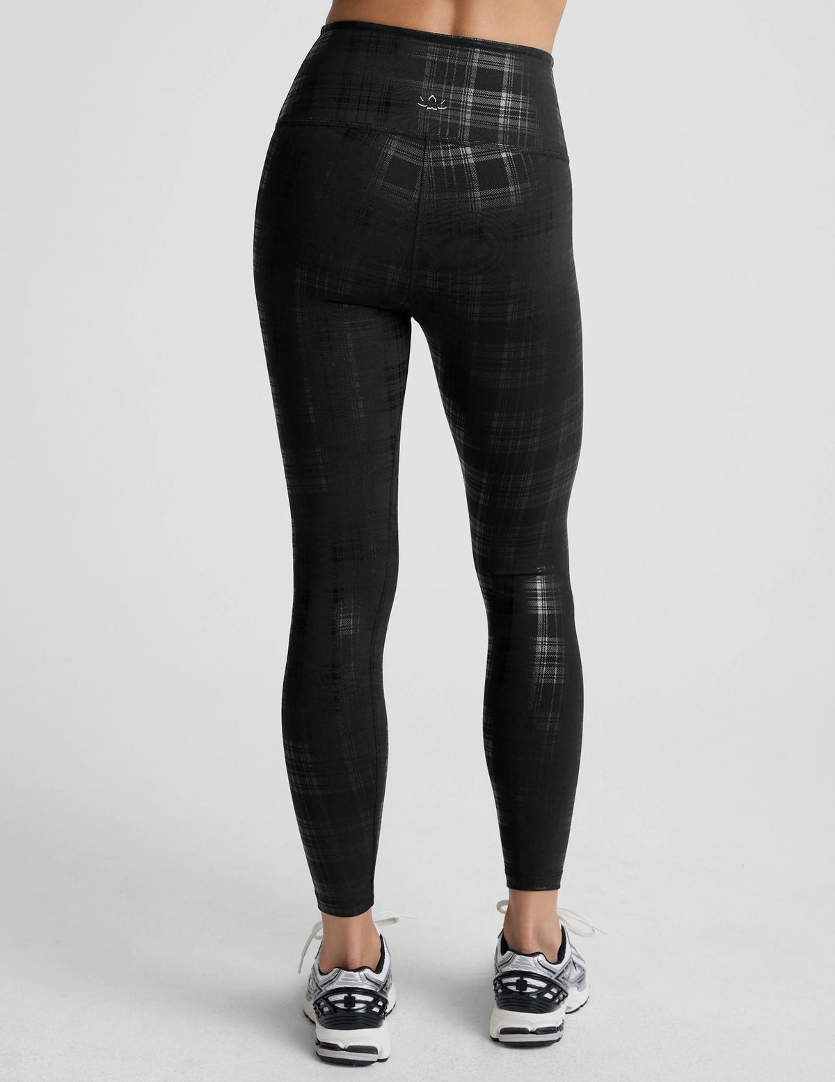 Beyond Yoga - Leggings Midi de cintura alta con estampado de cuadros metalizado