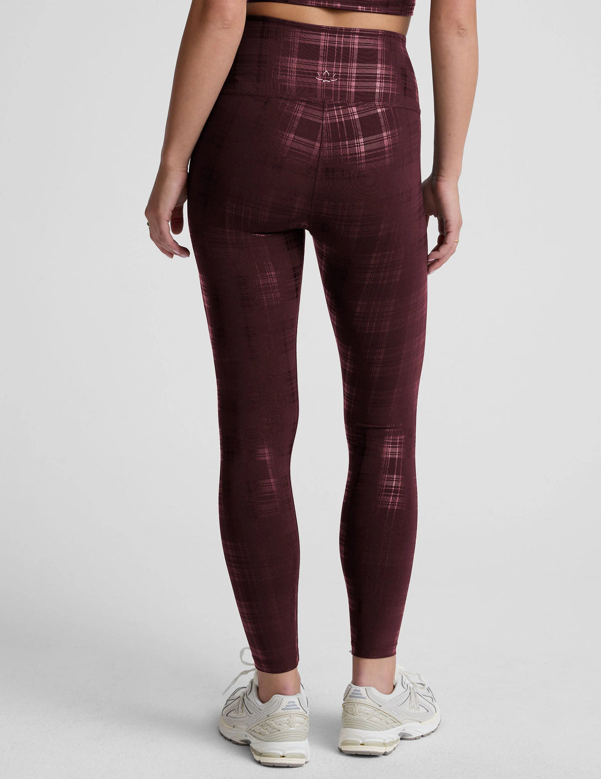Beyond Yoga - Leggings Midi de cintura alta con estampado de cuadros metalizado