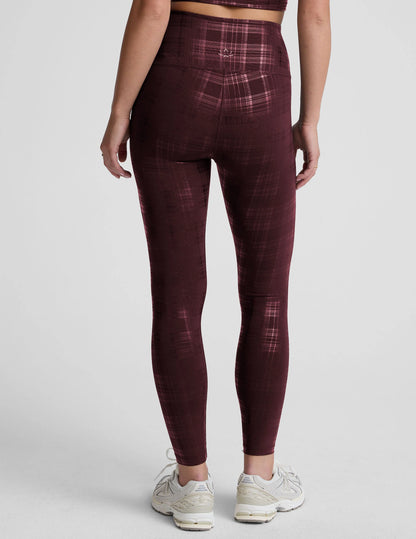 Beyond Yoga - Leggings Midi de cintura alta con estampado de cuadros metalizado